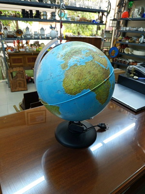 Globe lamp with map new