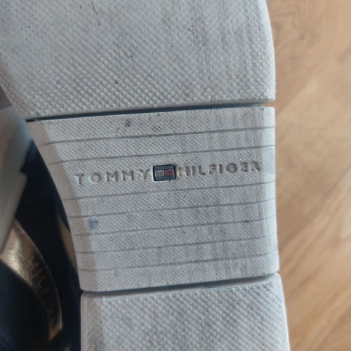 Tommy Hilfiger sneakers like new, size 37, black and gold