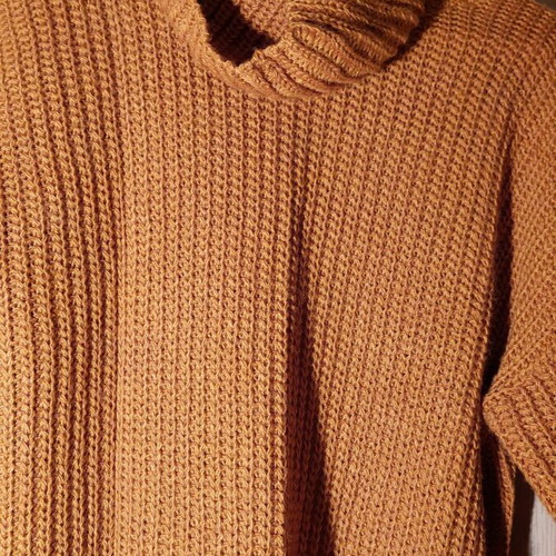 Long knitted sweater like new with detailed sleeves