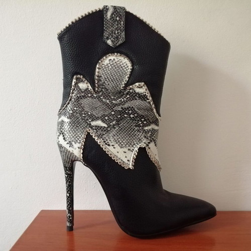 Women's boots size 36 with snake print and crystals, high stiletto heel