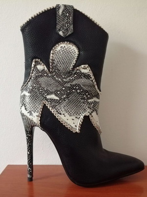 Women's boots size 36 with snake print and crystals, high stiletto heel