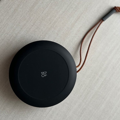 Bang & Olufsen Beosound A1 2nd Gen speaker like new, black