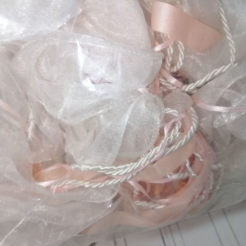 Decorative handmade fabric flowers new, 58 pieces