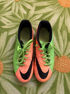 Nike football shoes like new, size 40, green and orange