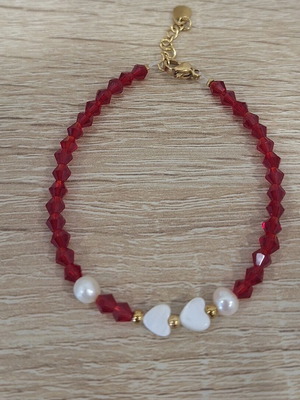 Βραχιόλι χειροποίητο με κρύσταλλα, μαργαριτάρια και κοράλλι σε σχήμα καρδιάς κατόπιν παραγγελίας