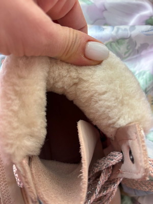 Timberland pink shoes used with genuine leather and sheepskin fur