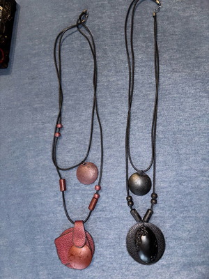 Unique necklaces like new, set of 2, black and red