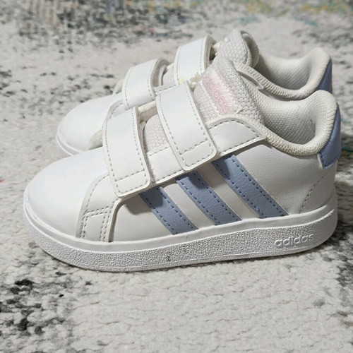 Adidas kids athletic shoes like new, leather with sticker