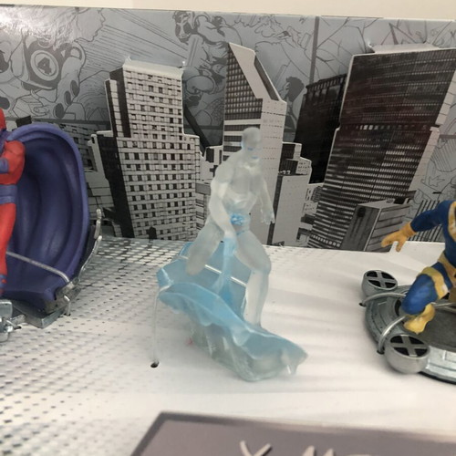 X-Men Figurine Playset Disney Store with 7 Figures like new