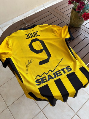 Φανέλα ΑΕΚ FC Jović #9 υπογεγραμμένη, σαν καινούργια, με φωτογραφία παίκτη