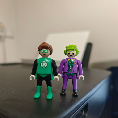 Figures new, box only, set of 5 pieces