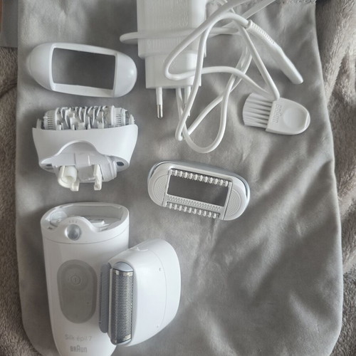 Braun Silk Epil 7 6362 epilator like new with attachments