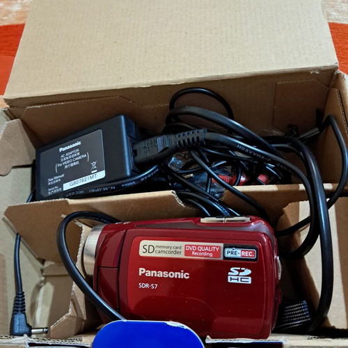 Panasonic SDR-S7 video camera like new