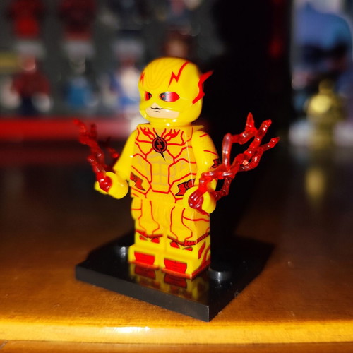 Φιγούρα Reverse Flash σαν καινούργια με βάση και εξαρτήματα