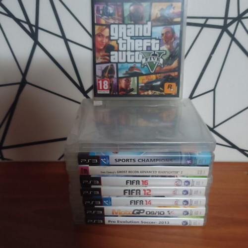 PlayStation 3 Slim 150GB like new with 2 controllers and 9 games