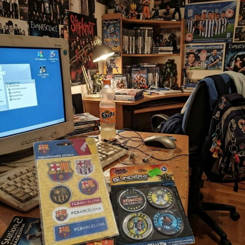 Slingers War Stars Medallion Power Pack 2011 and FC Barcelona stickers