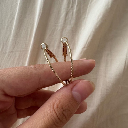 Gold earrings like new, golden color