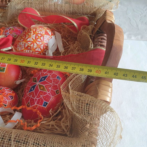 Easter egg basket like new, woven with wooden handles
