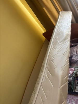Bed with lifting mechanism