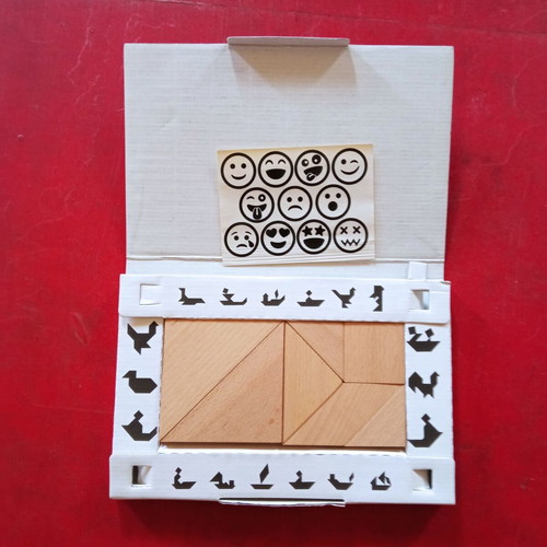 Tangram puzzle small with 9 pieces for 3+ years like new