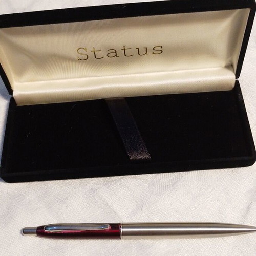 Vintage Status pen with case like new