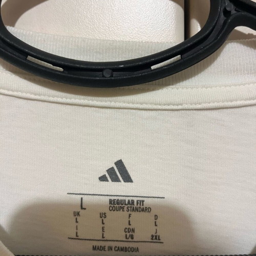 Adidas t shirt large new, white with iconic print