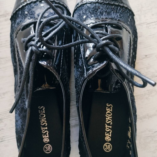 Black women's shoes with embroidery and patent leather new
