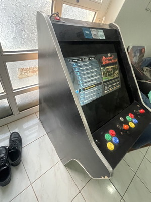Παιχνίδι δεκαετίας 80 σαν καινούργιο, με κλασικά παιχνίδια και άψογη οθόνη