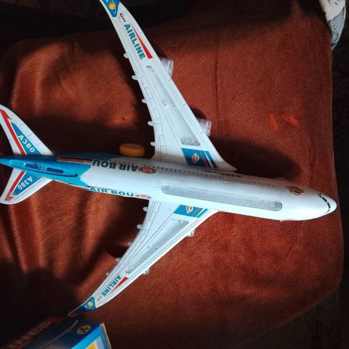 Interactive children's airplane model Airbus A380 new with sound and light effects
