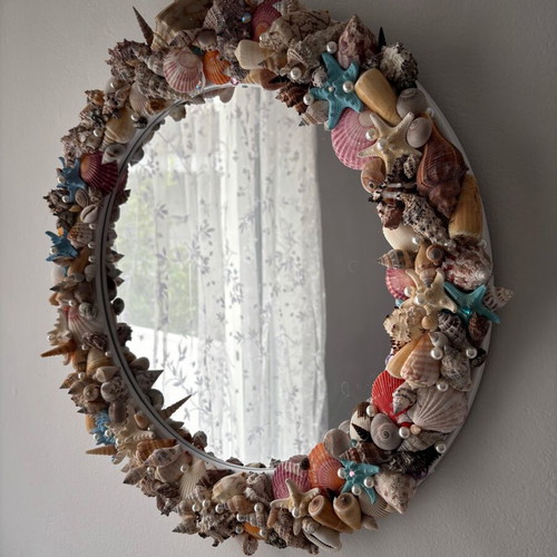 Mirror with seashells round new, handmade