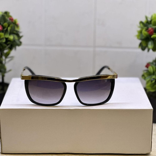 Unisex sunglasses new, black frame with gold details