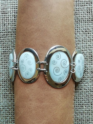 Boho stainless steel bracelet silver color with shell accents like new