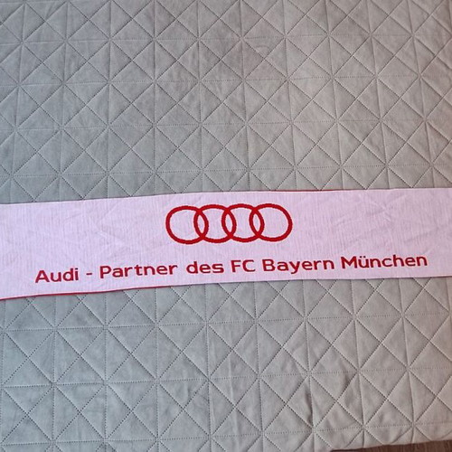 FC Bayern München fan scarf like new, official Audi partner model
