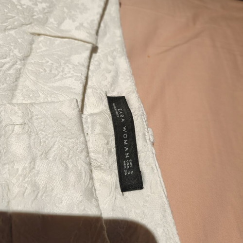 Zara pants size S 36 8 white with embossed texture like new