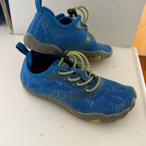 Barefoot Saguaro Kid's Smart I shoes size 30 like new, blue sports