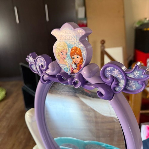 Frozen kids table used with mirror and drawers for cosmetics