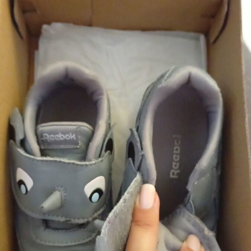 Reebok kids shoes size 24.5 like new, gray with rhino design