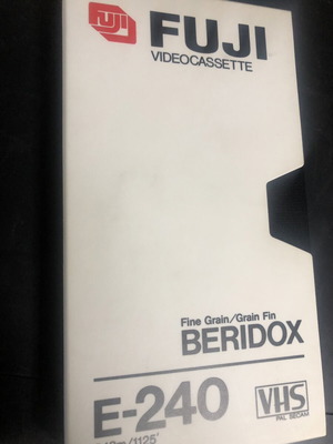 Fuji E-240 VHS κασέτα με ελληνικές τηλεοπτικές ταινίες