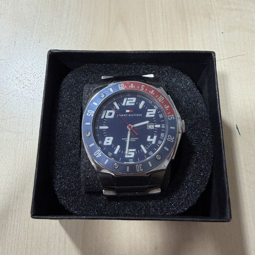 Tommy Hilfiger Men’s Watch Ref. F90312 Like New, Silver Stainless Steel