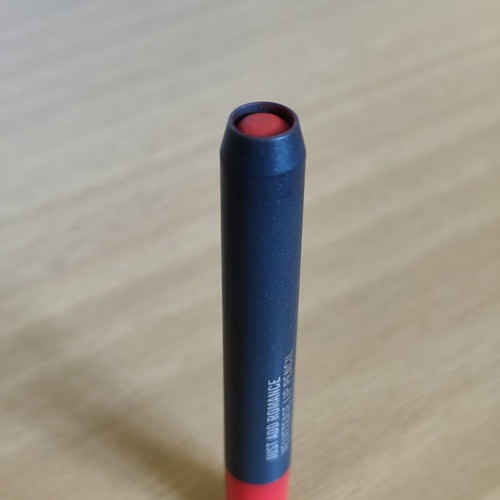 MAC Velvetease Lipstick Pencil red long-lasting, like new