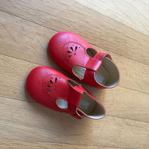 Early Days toddler shoes size 4/20 like new