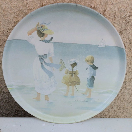 Serving tray used with decorative mother and children seaside illustration