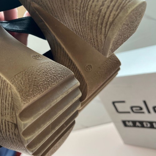 Celebrity women's shoes size 40, like new, black and beige heels