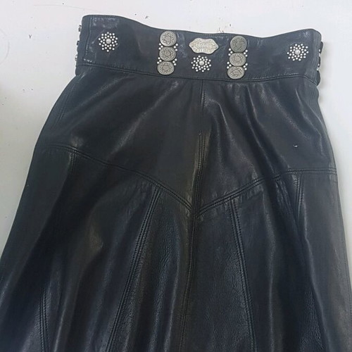 Skirt collectible used handmade leather with metal details