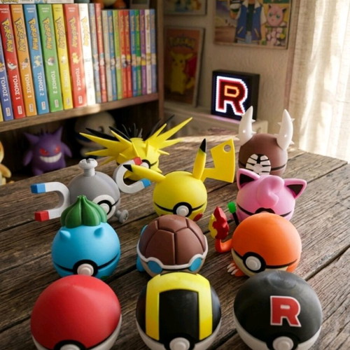 Pokeballs thematic like new, set of 11 pieces