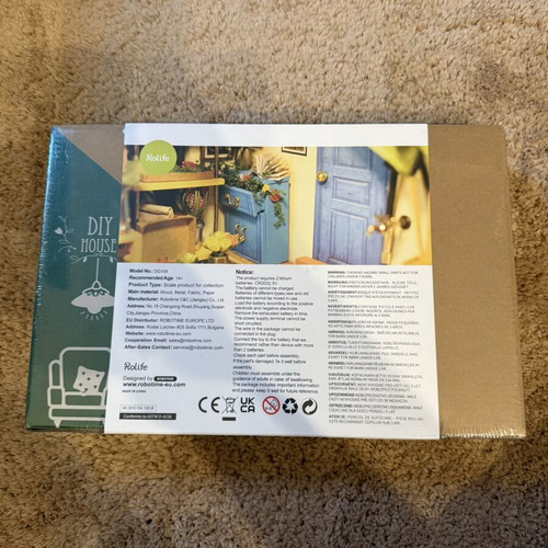DIY Garden Miniature House new with tag