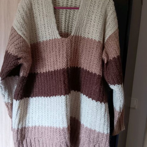 Zara pullover with V neck like new, size M