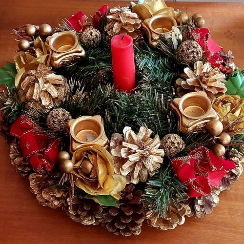 Christmas wreath like new with candles and decorative elements