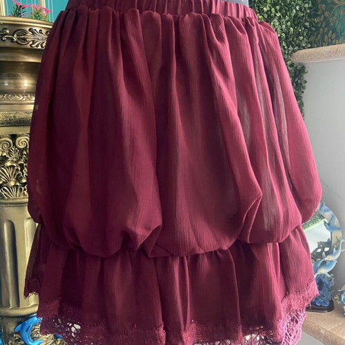 Bordeaux skirt with lace, like new, size M