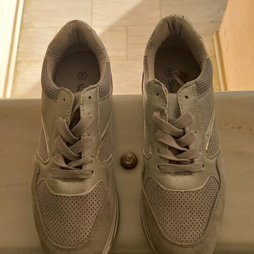 Women's athletic shoes like new, size 40, beige
